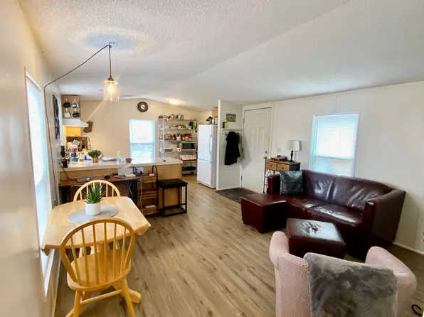 19825 5th St Unit 1, Bend, OR 97703