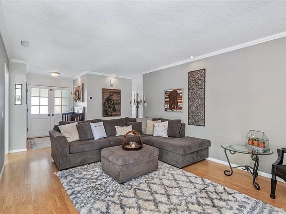 5th image of 3909 Hickory Ln