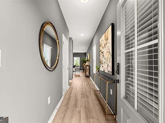 3rd image of 304 Epping St #27