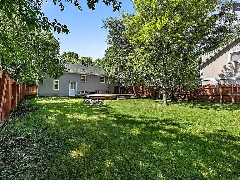 715 Terry Ave — Photo 2