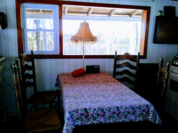 kitchen /river views /porch