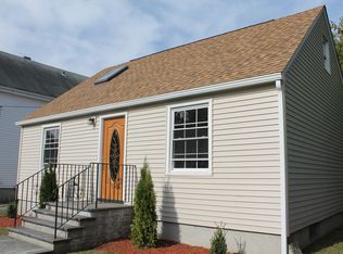 61 8th St, East Providence, RI 02914
