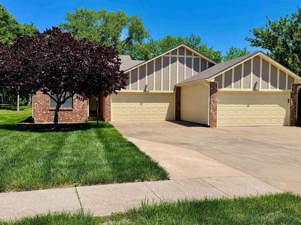 5626 SW Barrington Ct N, Topeka, KS 66614
