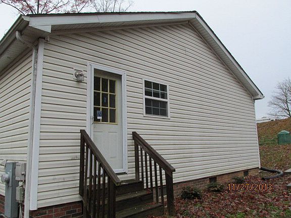 3rd image of 608 Mountain Meadows Dr