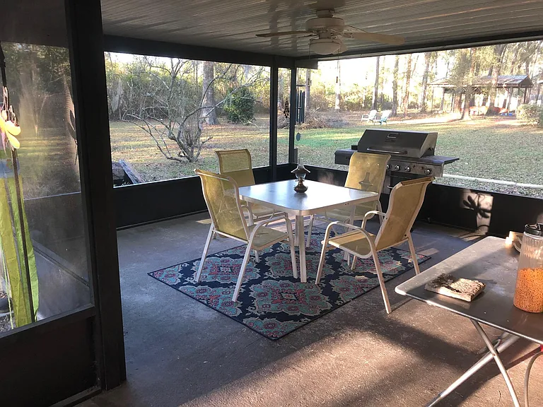 Screen patio