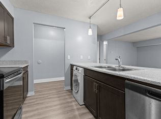 Fairfax Apartments - Lansing, MI, Lansing, MI 48917