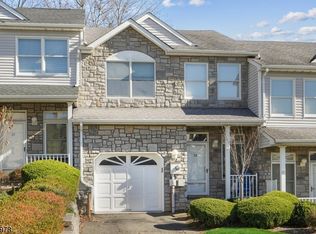 53 Springhill Dr, Morris Plains, NJ 07950