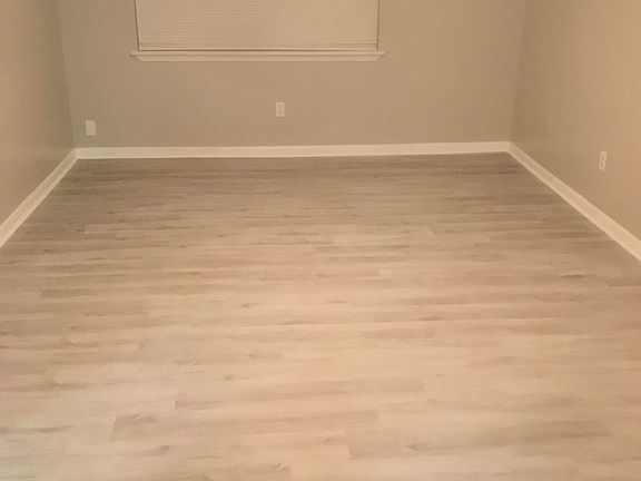 4th image of 8333 Candlewood Dr W