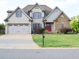 1715 Castle Peak Dr, Rural Hall, NC 27045