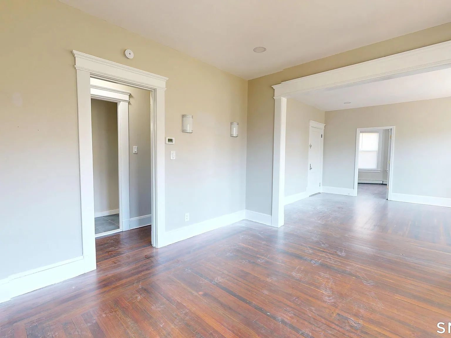 4 bed, 1.5 bath, 4050 sqft, $2,350 — Photo 4