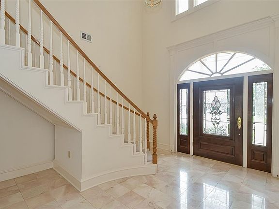 Bright, Open, & Timeless. Everything you could want in a fist impression.