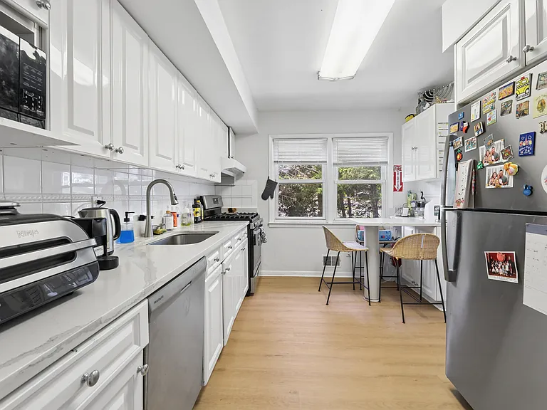 195 4th St — Photo 11