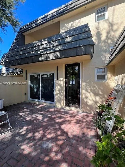 Kendale Lakes Townhouse C — Photo 2