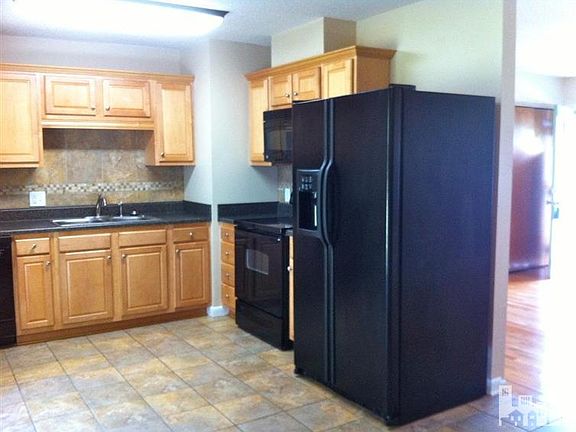 3rd image of 333 Mohican Trl