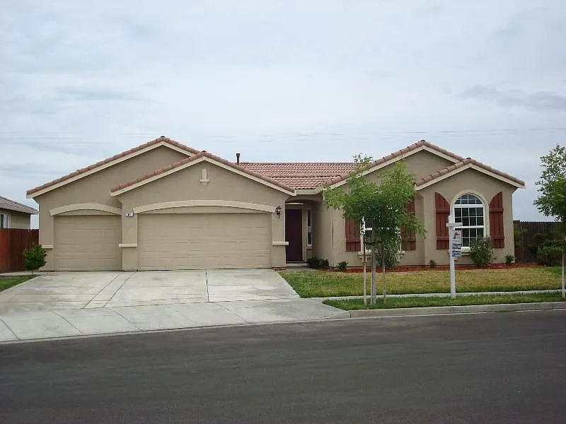 2083 Venezia St photo 1
