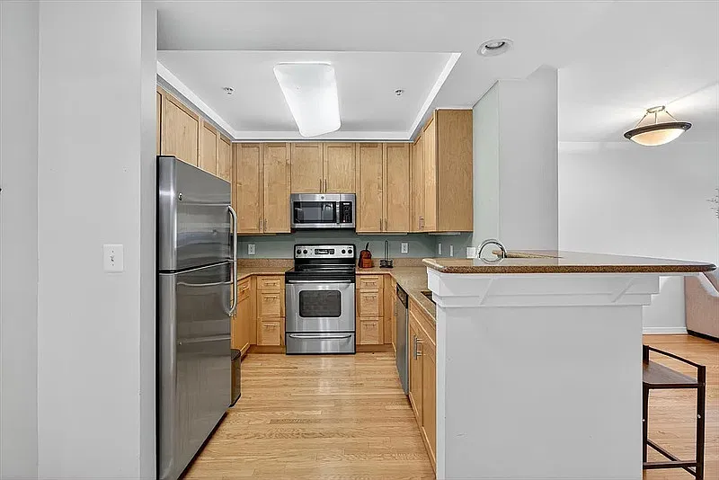1 bed, 1.0 bath, 784 sqft, $1,740 — Photo 3
