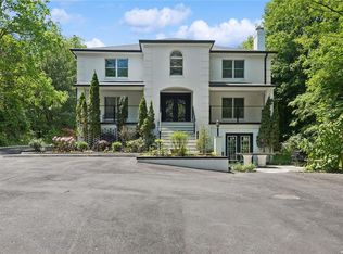 68 Fort Salonga Rd, Northport, NY 11768