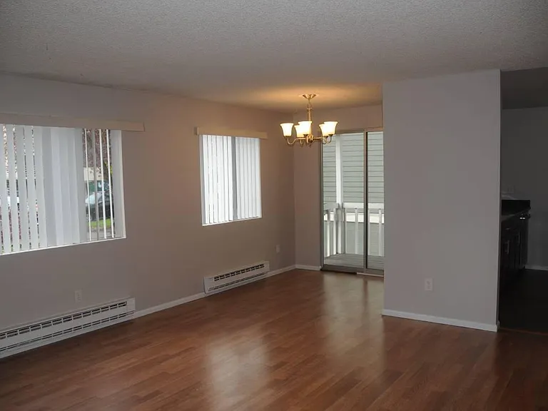 4320 Evanston Ave N — Photo 2