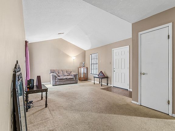 4th image of 317 Valley Crest Dr #317