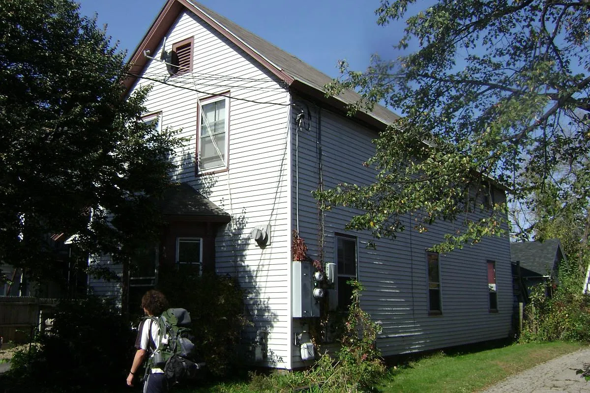 3 bed, 1000 sqft, $2,700 — Photo 1