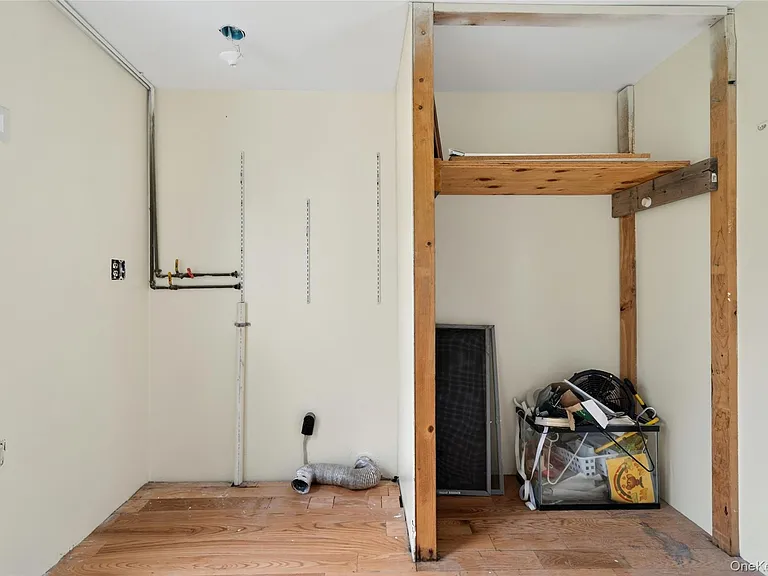 41 Rock Ridge Ave — Photo 13