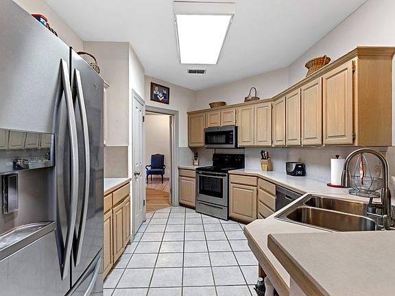 4th image of 2445 Rock Creek Dr
