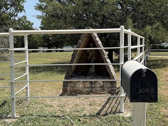 3rd image of 1007 SW County Road 3070
