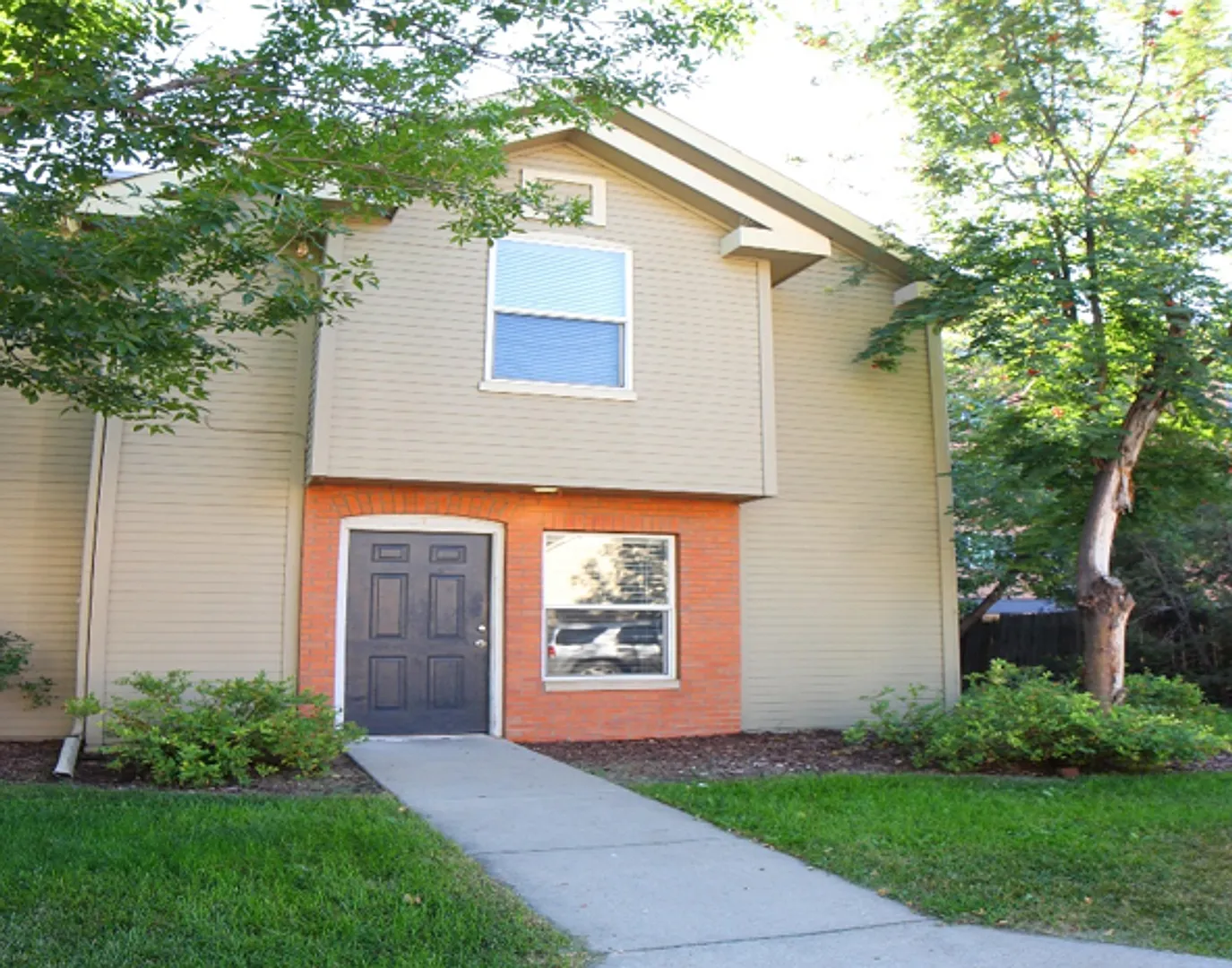 209 W Mulberry St — Photo 4