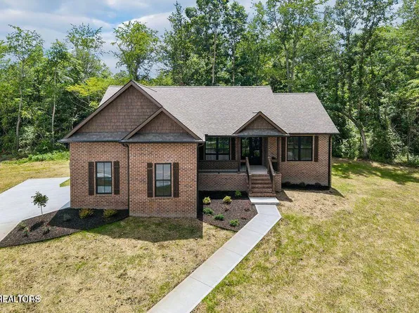2 Riverchase Dr, Crossville, TN 38571