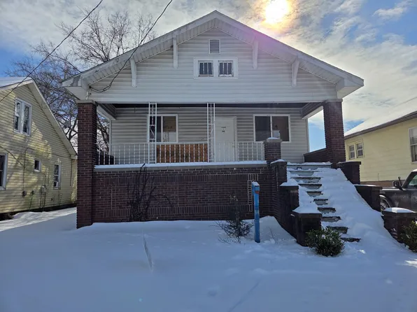 207 E Dayton St, Harrisburg, IL 62946