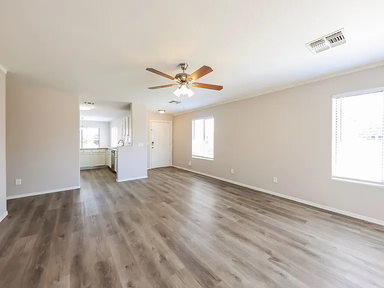 7919 W Magnolia St — Photo 5