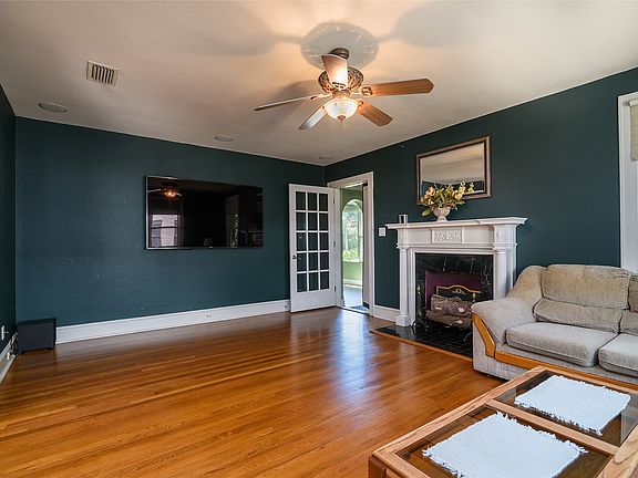 5th image of 113 Ardmore Ave