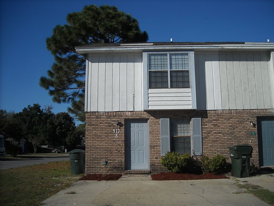 2 bedroom 1.5 bath on corner lot