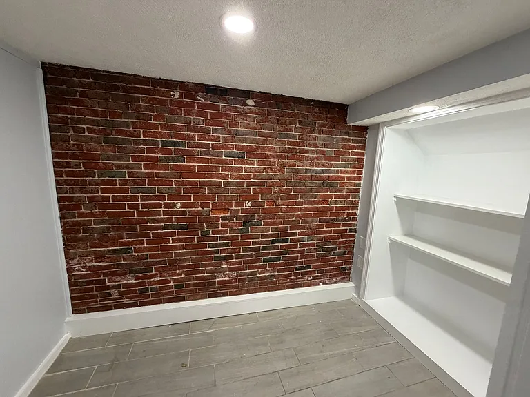 33 Chelsea St #B — Photo 4