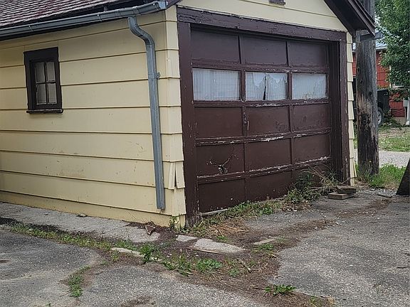 3rd image of 302 S Wisconsin St