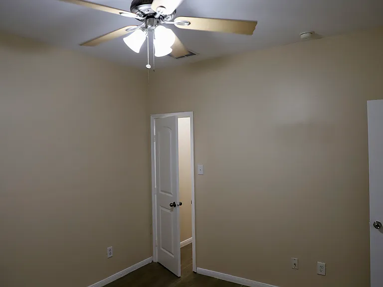 7407 Saxon Hill Ln — Photo 14
