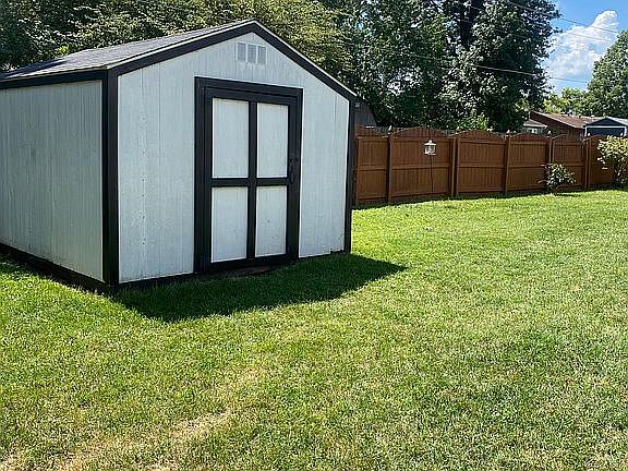 4th image of 1242 Larkspur Dr