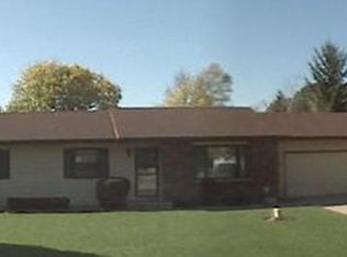 1009 Honey Creek Rd, Oshkosh, WI 54904