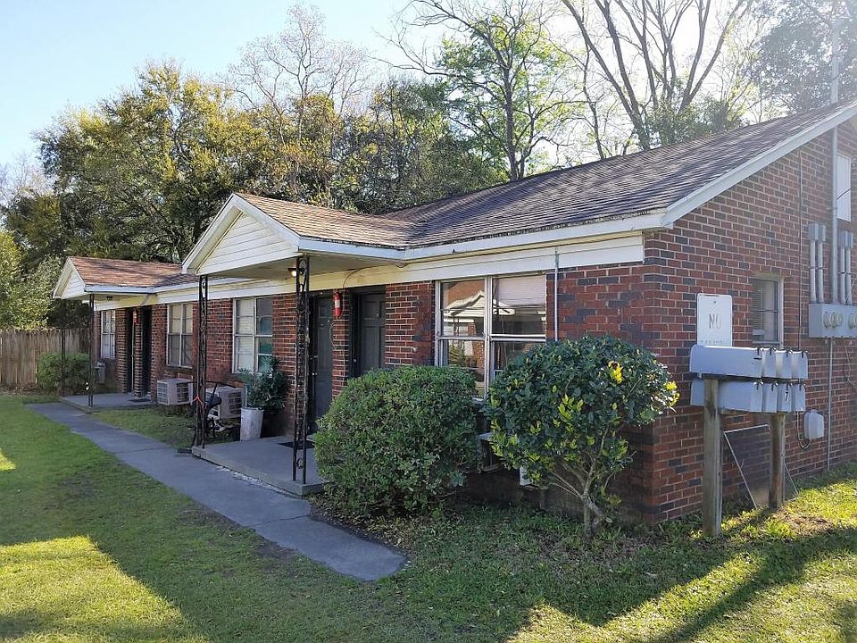 1st image of 2782 Cody St