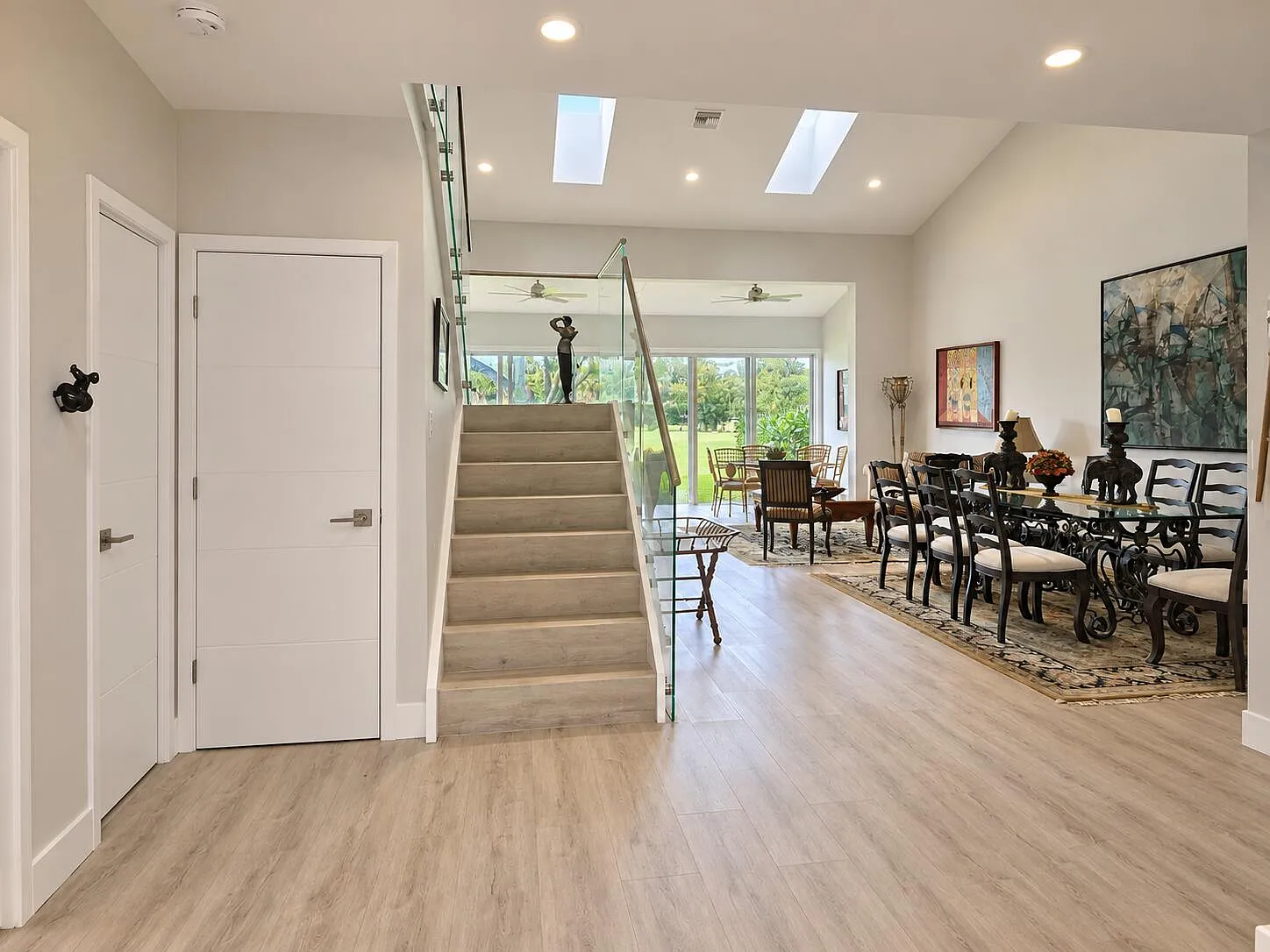 4 bed, 4.0 bath, 2523 sqft, $4,950 — Photo 3
