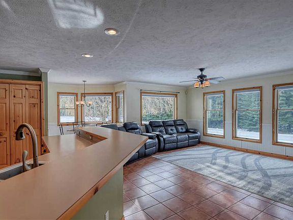 3rd image of 821 Laurelhurst Dr