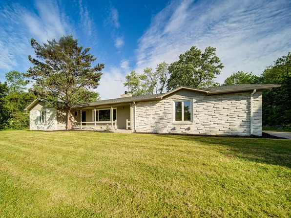 7186 E Lake Rd, Erie, PA 16511