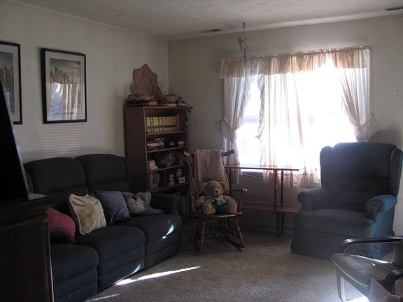 2nd image of 14 W Weaver Ave