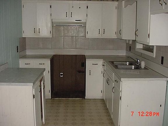 4th image of 903 Johnson Ave