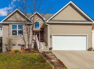 119 Woodcreek Cir, Swannanoa, NC 28778