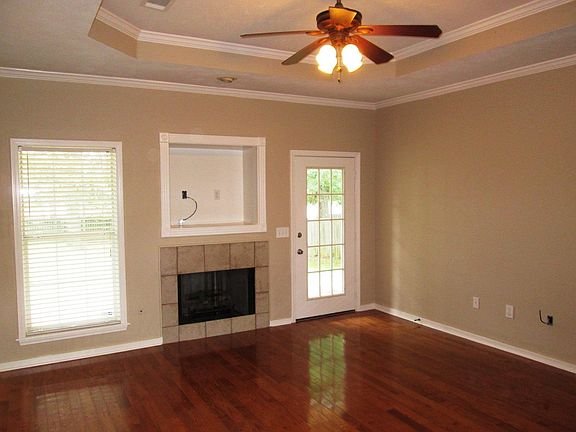 5th image of 437 Oak Lawn Dr