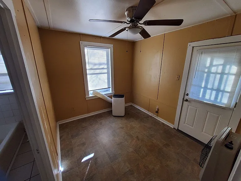 2917 Yale Ave — Photo 5