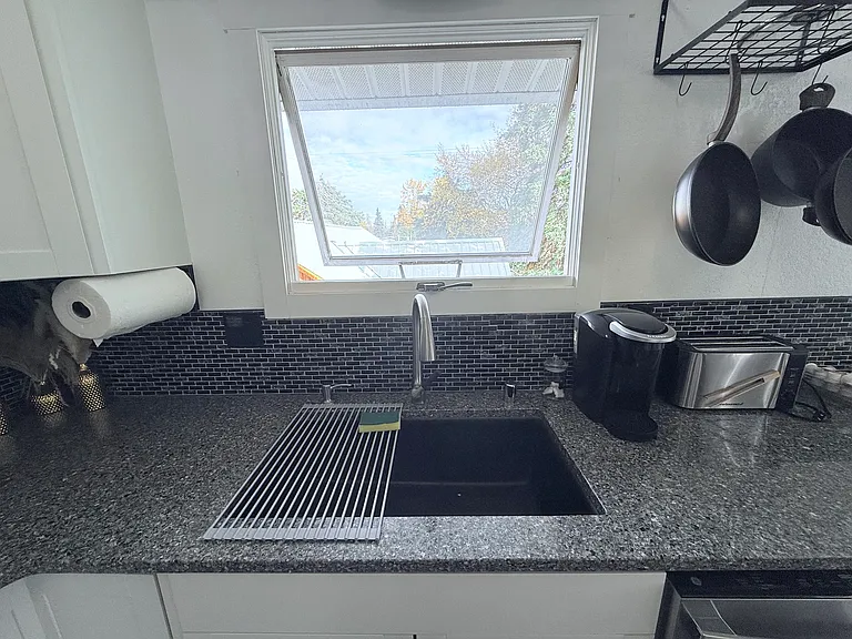 Karluk St — Photo 17