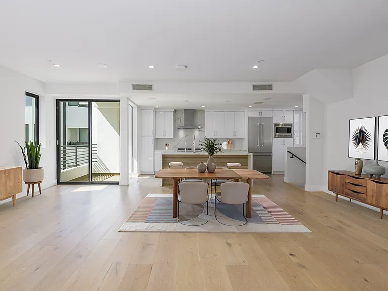 745 N Gramercy Pl — Photo 9