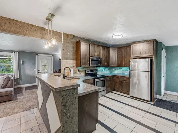 1231 Hewitt Ave, Saint Paul, MN 55104